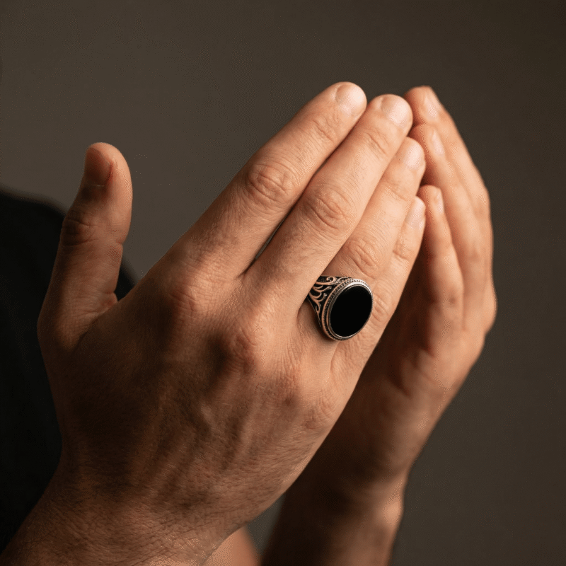 hf_20260128_133146_f66b8f0e-95f3-430e-a511-6b344da174bf.png Yemeni Aqiq Silver Ring